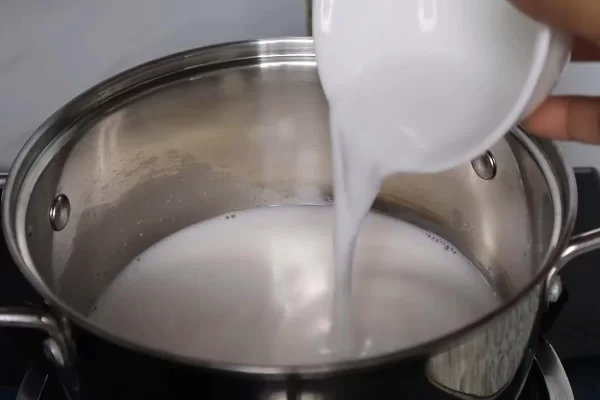 nấu nước cốt dừa