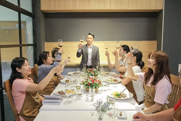 khoa-hoc-quan-tri-nha-hang khóa học quản trị nhà hàng khách sạn