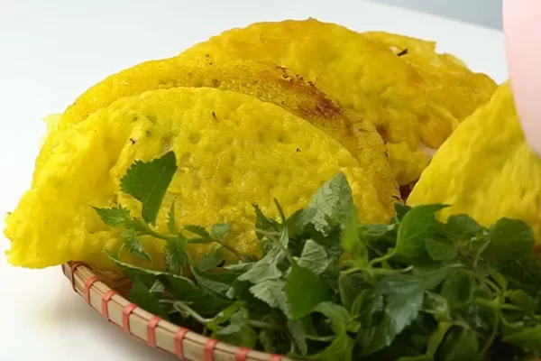 Bánh xèo vàng giòn, hấp dẫn
