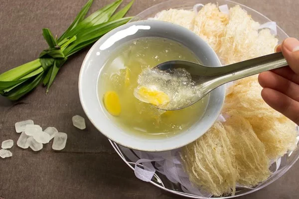 Công dụng của yến chưng đường phèn