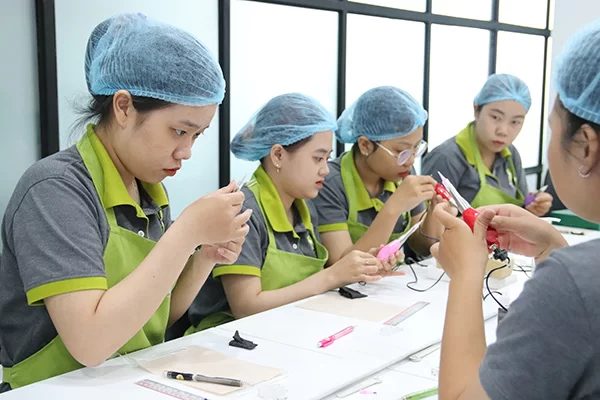 buoi-hoc-ky-thuat-tao-soi-hairstroke buổi học kỹ thuật tạo sợi hairstroke