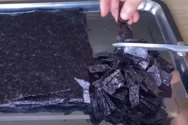 Cắt nhỏ rong biển