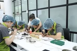 học viên thực hành vẽ hairstroke