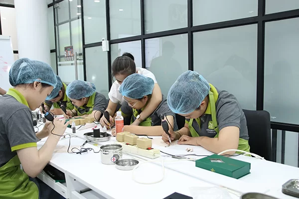 hoc-vien-thuc-hanh-ve-hairstroke học viên thực hành vẽ hairstroke