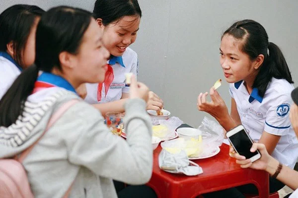 Mở quán ăn vặt gần trường học