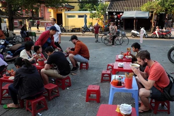 Mở quán ăn vặt vỉa hè