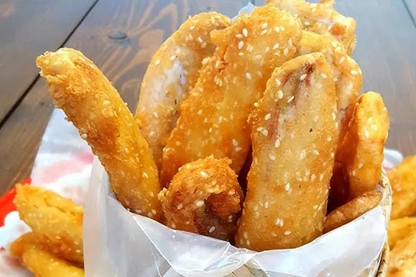 Bánh khoai môn chiên với lớp vỏ giòn