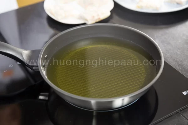 Cách chiên bánh khoai môn giòn lâu