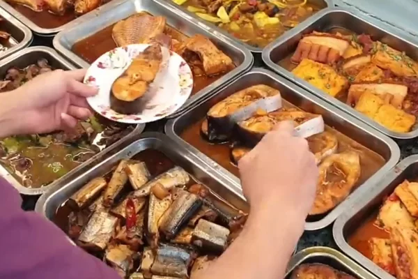 cách mở quán cơm bình dân