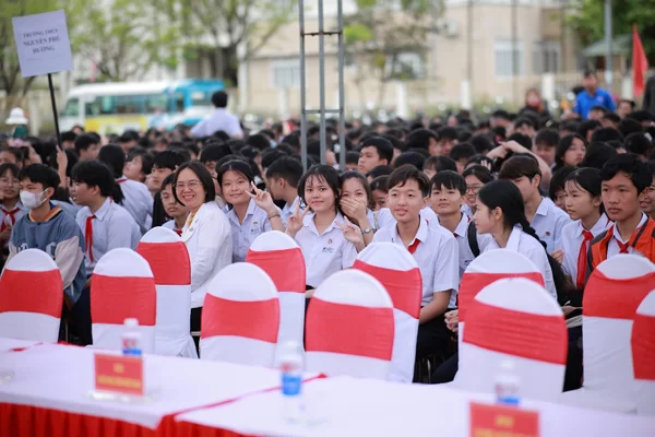 Không khí vui tươi vào náo nhiệt