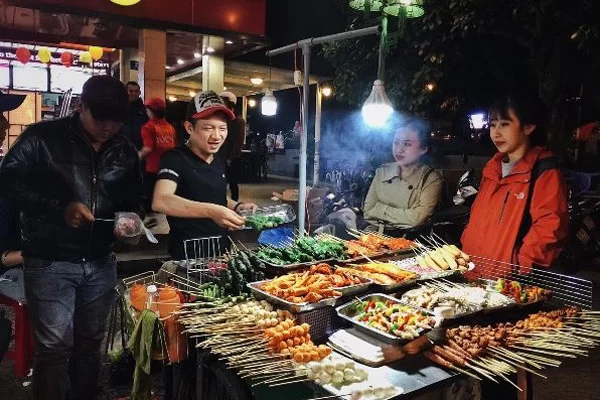 Kinh doanh thịt xiên nướng vỉa hè cần chuẩn bị gì?