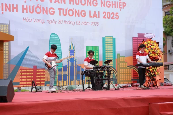 Tiết mục văn nghệ mở màn từ Học Viện Âm Nhạc