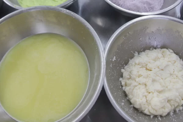 Vắt thật tơi khoai mì để riêng