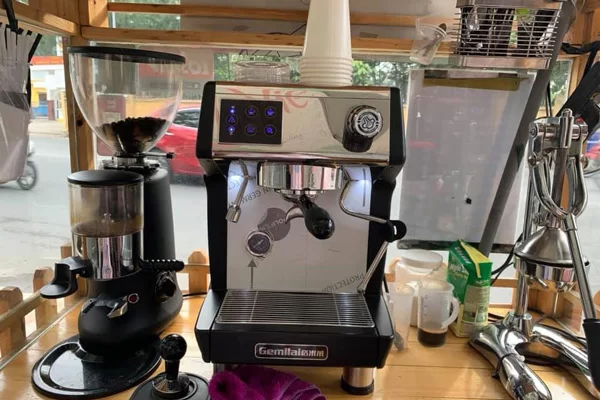 Chi phí đầu tư máy móc, trang thiết bị pha chế