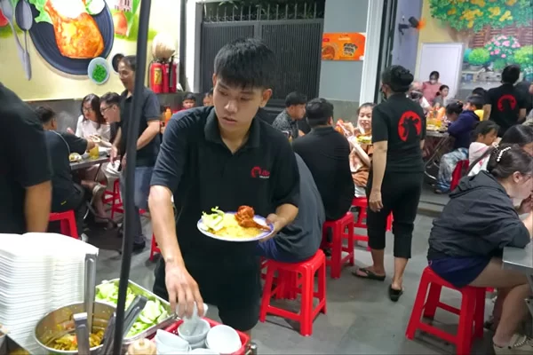 mô hình kinh doanh quán cơm gà