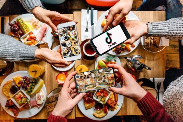 Tận dụng sức ảnh hưởng của các reviewer