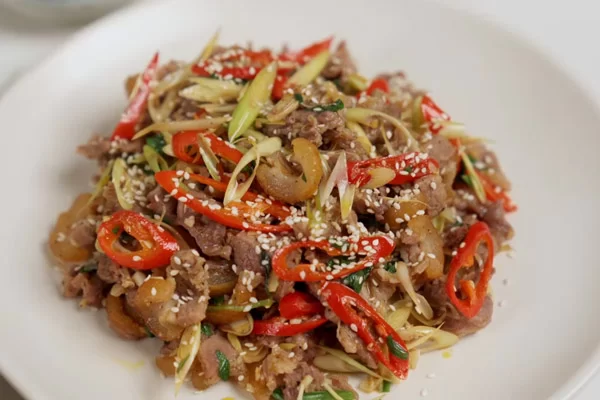 Bê non xào sả ớt đậm vị, cay tê