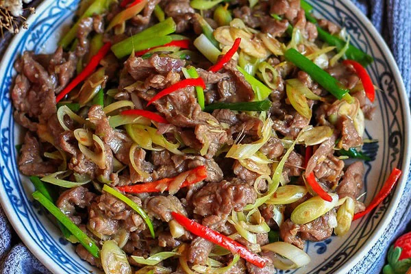 Hướng dẫn cách chế biến thịt bê xào sả ớt