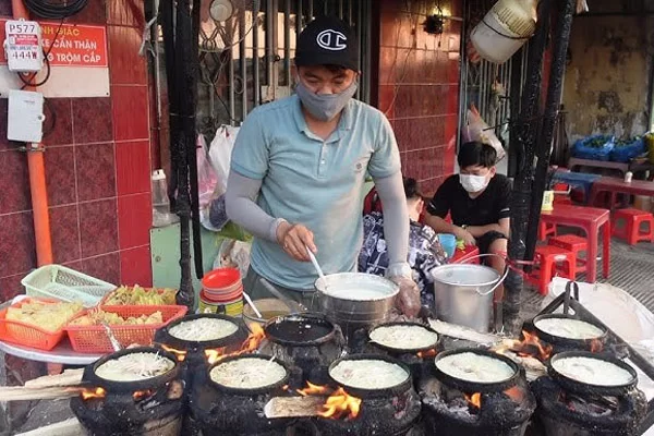 Kinh doanh bánh xèo vỉa hè