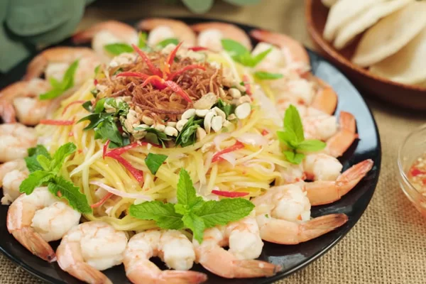 Nộm đu đủ tôm thịt đẹp mắt, hấp dẫn