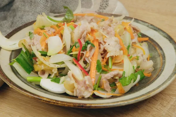 Thịt bê xào lăn sả ớt hành tây đẹp mắt