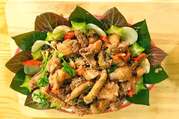 Thưởng thức giả cầy với khế chua, lá mơ