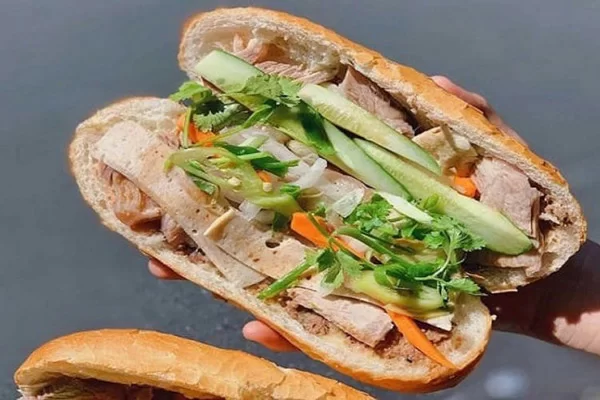 Bánh mì pate là món ăn sáng hấp dẫn