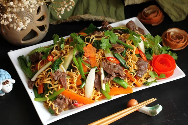 Cách Làm Mì Xào Bò Thơm Ngon