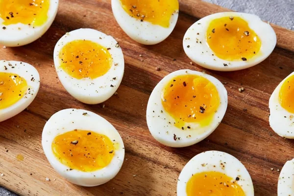 Cách Luộc Trứng Lòng Đào Cực Đơn Giản