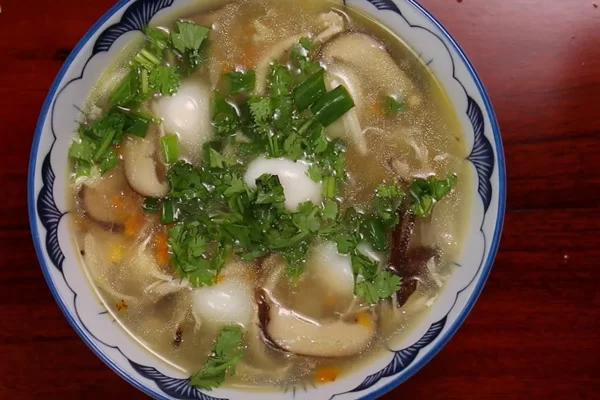 Cách nấu súp gà ngô đơn giản