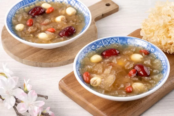 Chè Nấm Tuyết Táo Đỏ Hạt Sen