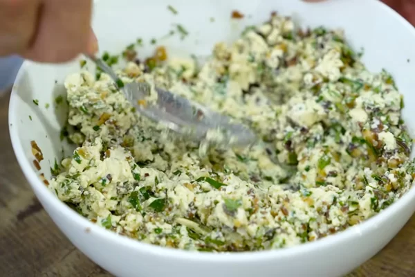 Cuốn nhân vào lá lốt