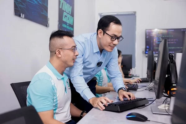 giảng viên hướng dẫn kỹ năng viết prompt