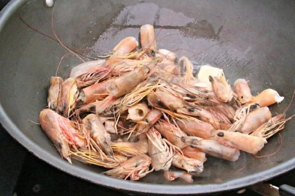 Hầm Nước Dùng Từ Đầu Tôm