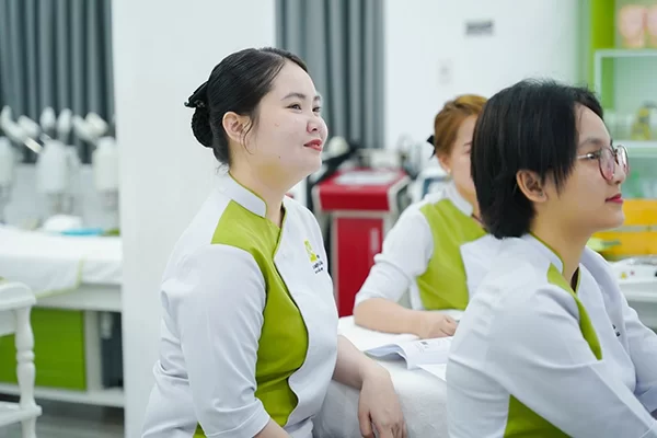 học viên lớp điều dưỡng lão khoa