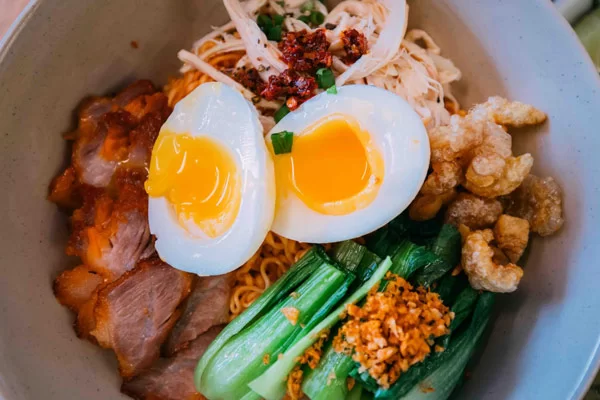 Mì Trộn Trứng Lòng Đào