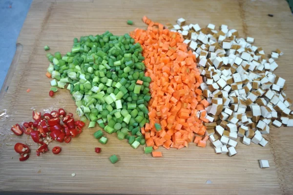 Nên Cho Những Loại Rau Củ Nào Vào Cơm Rang