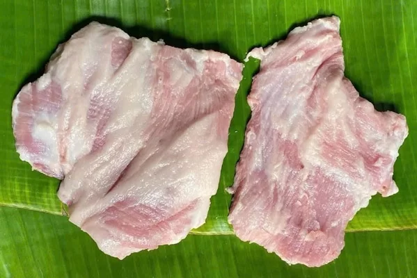 Nên chọn má heo có phần thịt xen lẫn mỡ nhẹ