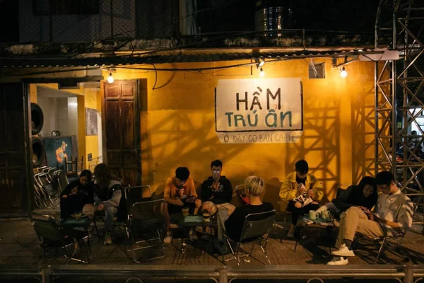 Quán cà phê cóc ngày càng trở thành tụ điểm tụ tập