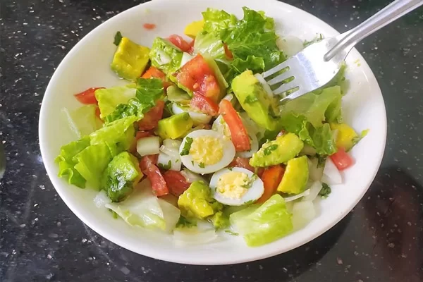 Salad mayonnaise ăn ngon nhất là khi vừa trộn xong