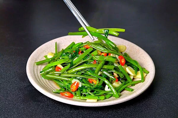 Thành phẩm món rau xào xanh mướt