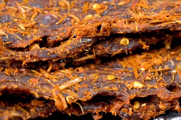 Bò khô xé sợi vàng óng, đậm vị