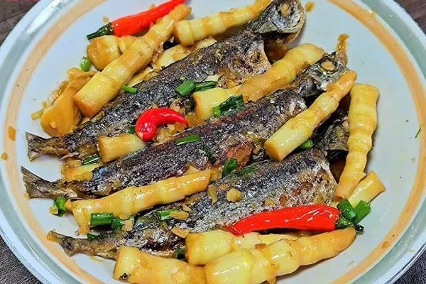 Cá Nục Kho Măng Có Gì Hấp Dẫn