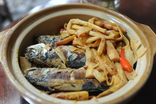 cá nục kho măng tươi