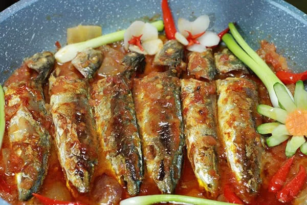 Cá nục kho nước mía là món ăn quen thuộc