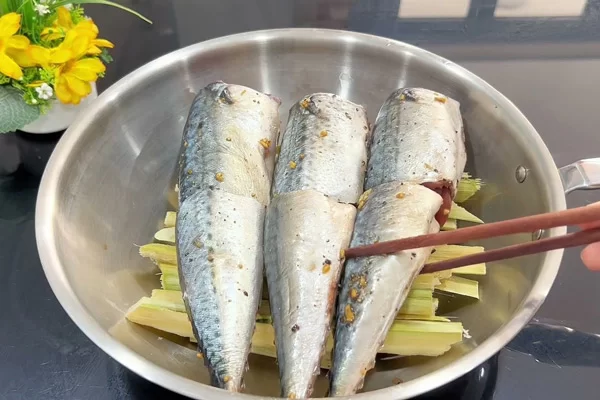 cách kho cá nục với nước mía