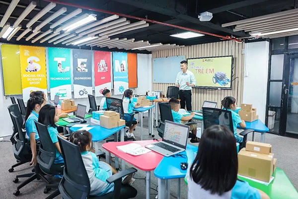 lop-hoc-thiet-ke-truyen-tranh-ai-thumb lớp học thực tế khóa học thiết kế truyện tranh ai thumb