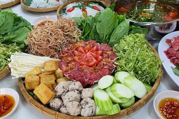 Một số nguyên liệu của món lẩu riêu cua bắp bò