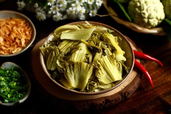 Sơ Chế Dưa Cải Muối Chua