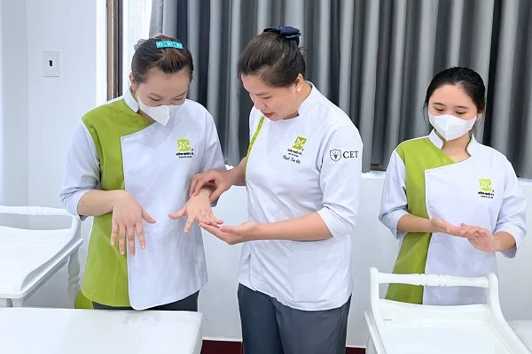 hoc-cat-da-va-lay-khoe-tai-nha học cắt da và lấy khóe tại nhà